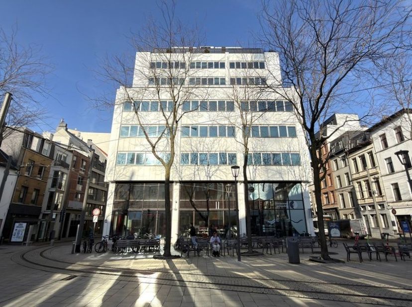 291m² de bureaux au premier étage dans The Beacon (extensible à 1.374m² de bureaux)<br />
Emplacement : sur les quais de l'Escaut et facilement access