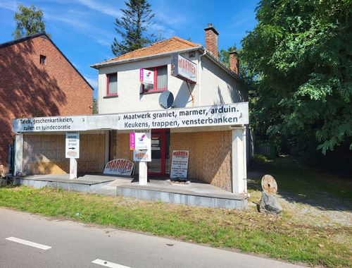                                         Usage mixte à vendre à Genk, € 214.000
