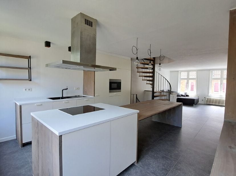 Comfortabele 2-slaapkamerwoning met GARAGE en TUIN op een interessante ligging in het centrum van Brugge, vlakbij de Gentpoort en de vesten en met een