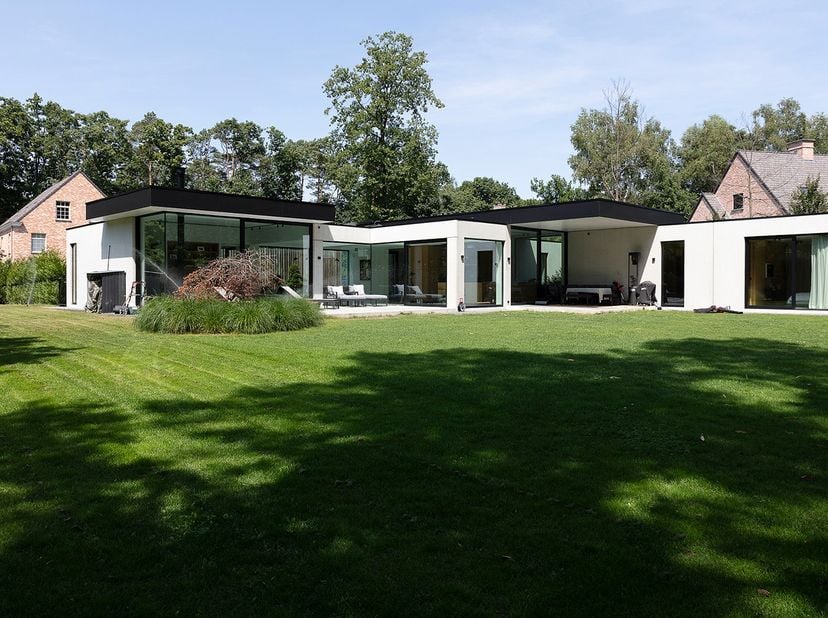 Discreet gelegen, helemaal achteraan de doodlopende wijk, ver weg van de Botermelkbaan, binnen een kleinschalig privédomein met slechts zes woningen,