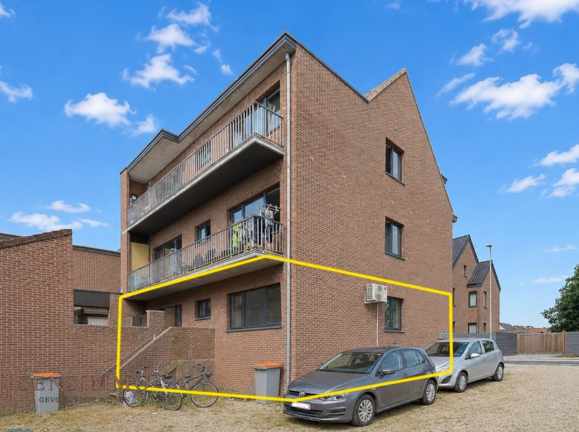 Ruim appartement met 3 slaapkamers in Maasmechelen gelegen op gelijkvloerse verdieping met aparte ingang.<br />
<br />
Bent u op zoek naar een ruim ap