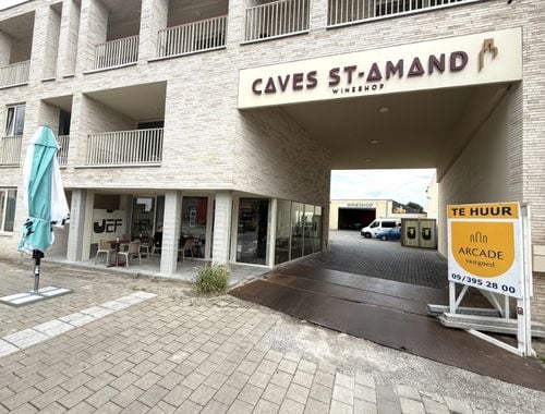                                         Bâtiment d’entreprise à louer à Sint-Amandsberg, € 900
