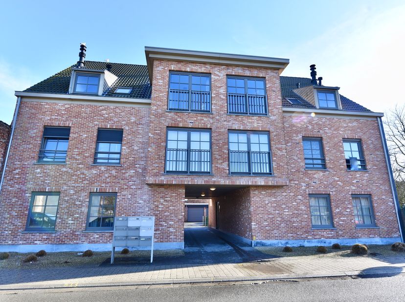 Op zoek naar een instapklaar appartement in een rustige en groene omgeving op 3 min van de markt van Eeklo? Dan zal dit appartement, voorzien van alle
