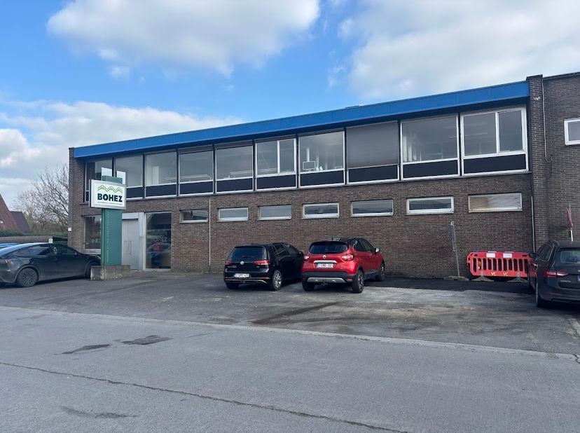 Vous recherchez un espace de bureau pratique à Waregem ?<br />
<br />
Cet immeuble de bureaux d'environ 400 m² propose un espace de travail fonctionne