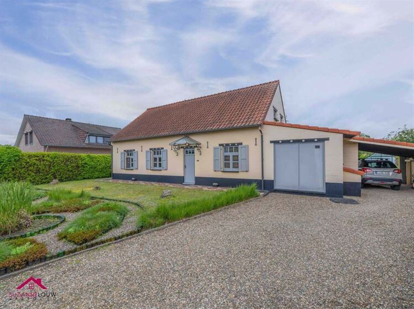 Karaktervolle, vrijstaande woning op riant perceel, met inpandige garage en carport, nabij het centrum<br />
Troeven<br />
- Authentieke uitstraling<b