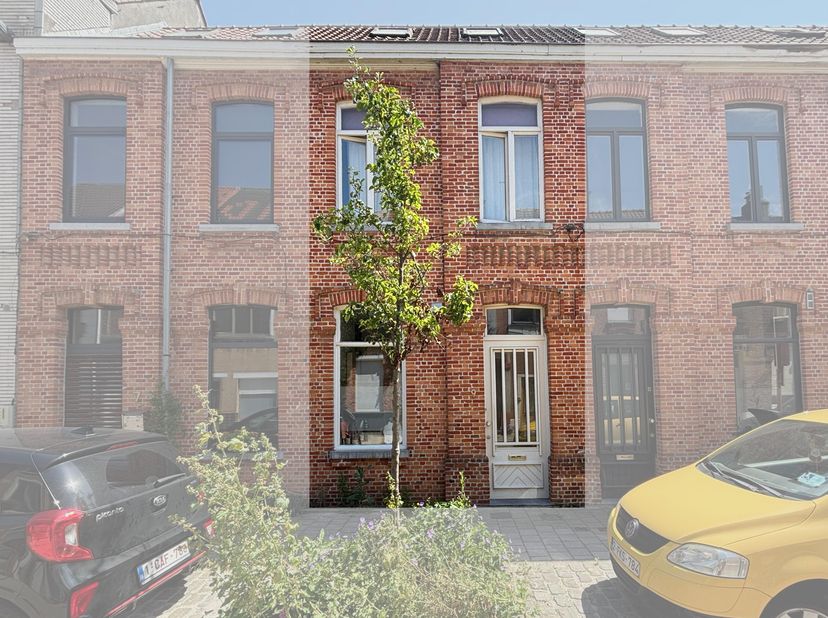 Bezoekdag op 11 juli. Afspraak via e-mail: limbastraat9@gmail.com<br />
<br />
In een rustige, doodlopende straat in Gent vind je deze instapklare sta