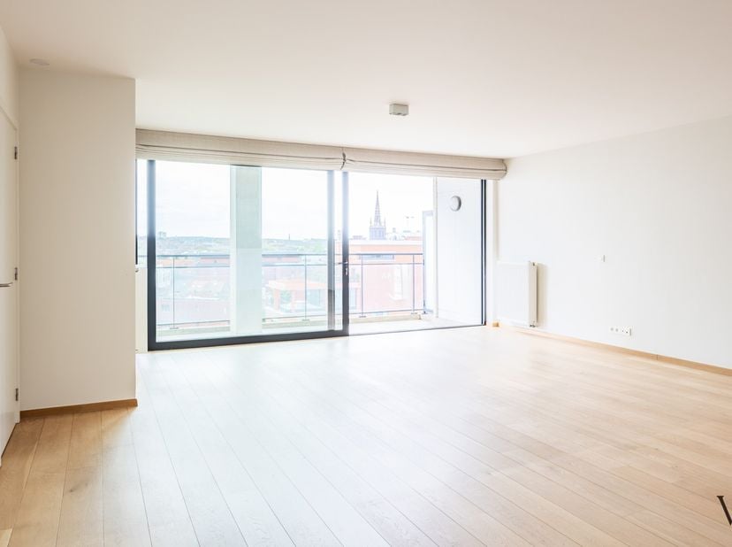 Op de 7e verdieping bevindt zich dit ruime en lichtrijke appartement van meer dan 130m² met een uitzonderlijk uitzicht over de Leuvense jachthaven, he