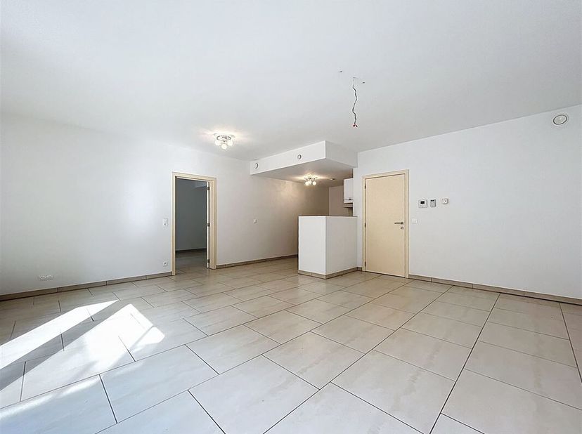 Dansaertwijk Schitterend appartement met 1 slaapkamer +/-78 m² met groot terras op het zuiden. Gelegen in de zeer gewilde Dansaertwijk, biedt dit prac