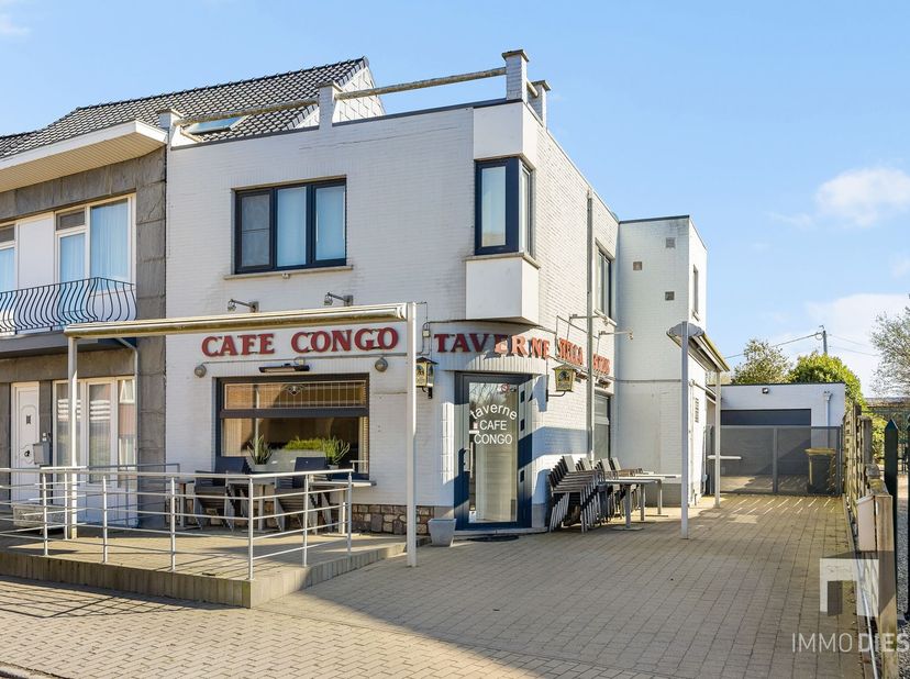 In het hart van Assent (Bekkevoort) wacht dit gewezen café-handelshuis “Congo” op een nieuwe toekomst. <br />
Vandaag is een verdere café-uitbating h