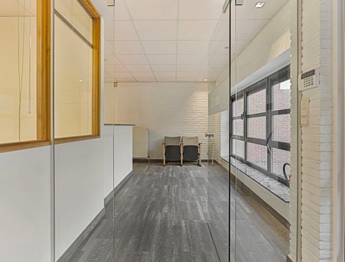                                         Bureaux à louer à Deurne, € 800
