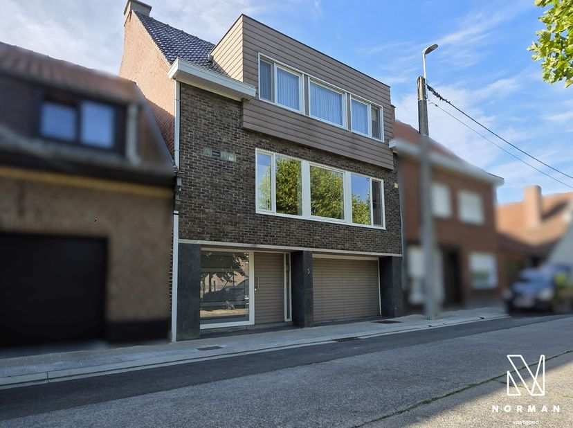 Ruime woning (4 slk mogelijk) met mooie tuin in rustige straat in Beveren-Leie<br />
<br />
In een rustige straat in Beveren-Leie, maar vlot bereikbaa