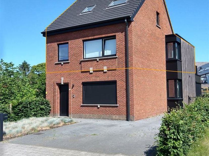 Ruim appartement met grote 2 slaapkamers en heel groot terras, gelegen in een vernieuwbouwproject. Het appartement is gelegen op de eerste verdieping.
