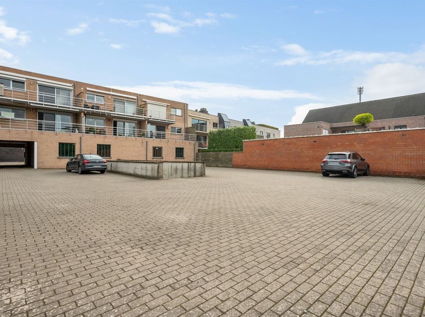 Openlucht auto staanplaats te Sint-Katelijne-Waver centrum.<br />
Nog 6 beschikbaar.<br />
<br />
Interesse? Neem contact op.