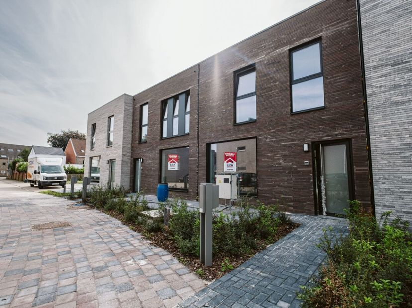 BEN-woning te centrum Pelt met 3 slaapkamers:NieuwbouwwoningE-peil: 18WarmtepompZonnepanelenAirconditioningMogelijkheid laadpaal voor autoTerrasOnderg