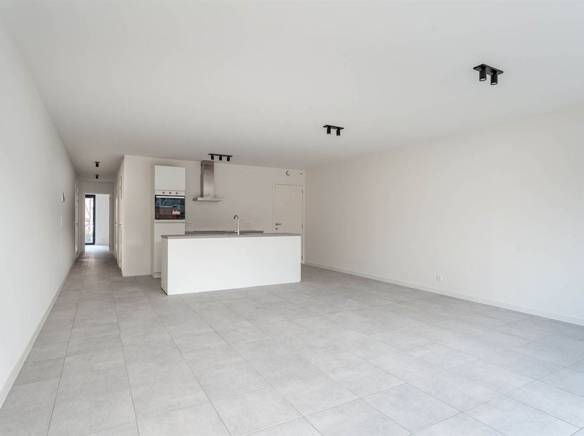 Welkom in Residentie Mosa, een kwalitatieve residentie op een bijzonder gegeerde locatie in Hasselt. Vlak bij het bruisende stadscentrum, met een vlot
