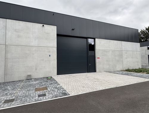                                         Magazijn zonder bureel te huur in Aalter, € 1.300
