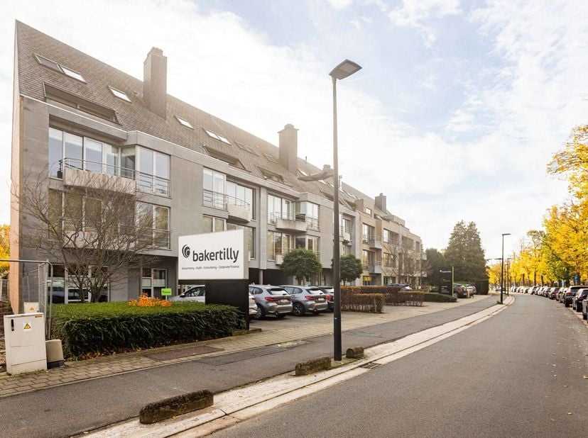 Appartement luxueux prêt à emménager avec trois chambres à Alost !<br />
Cet appartement d'une surface habitable de 129 m² est situé au deuxième étage