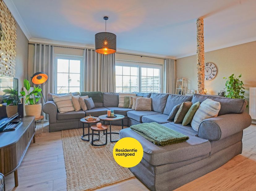 Recente gezinswoning (2019) met 5 slaapkamers en zonnige tuin – Nieuwpoort Stad op 356 m².<br />
Instapklare rijwoning met 171 m² bewoonbare oppervlak