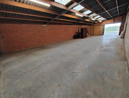                                         Opslagplaats te huur in Pittem, € 400
