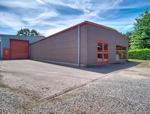                                         Bâtiment commercial à louer à Heist-op-den-Berg, € 2.400
