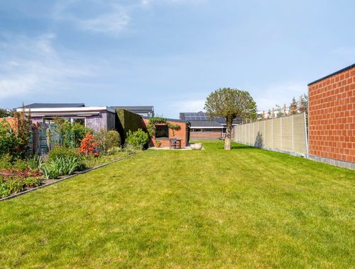                                         Villa à vendre à Sint-Eloois-Vijve, € 485.000
