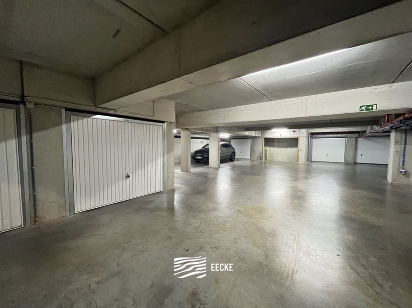 Sea Port G10 - Garage box fermé - Situé au niveau -1 du complexe de garages - Ascenseur disponible - Pleine propriété - Lumière et prise de courant di