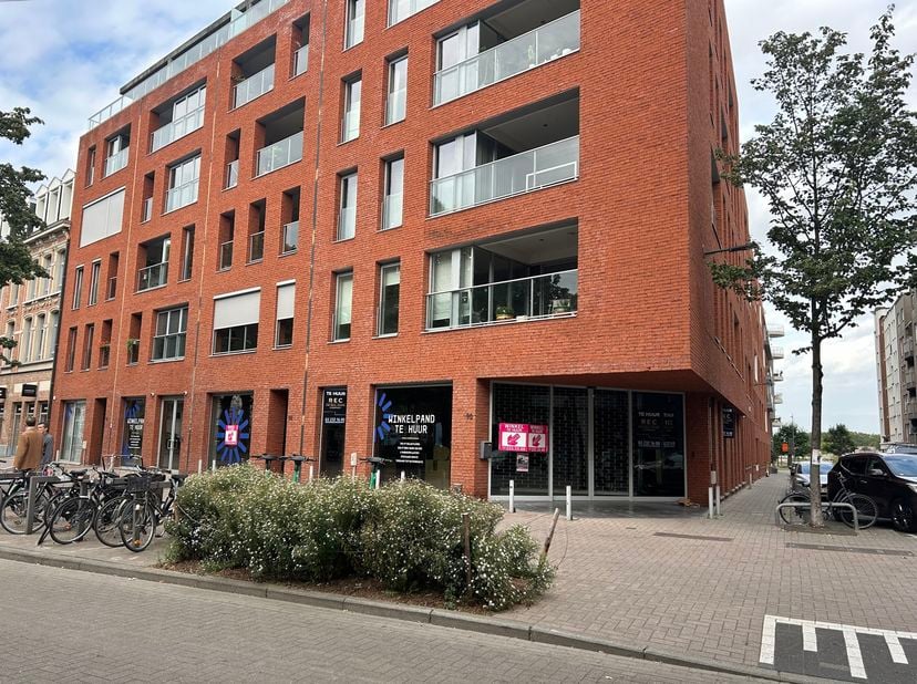 Bien professionnel à louer
                    à 2000 Antwerpen