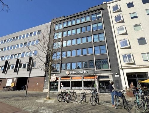                                         Bureaux à louer à Antwerpen, € 1.968,75
