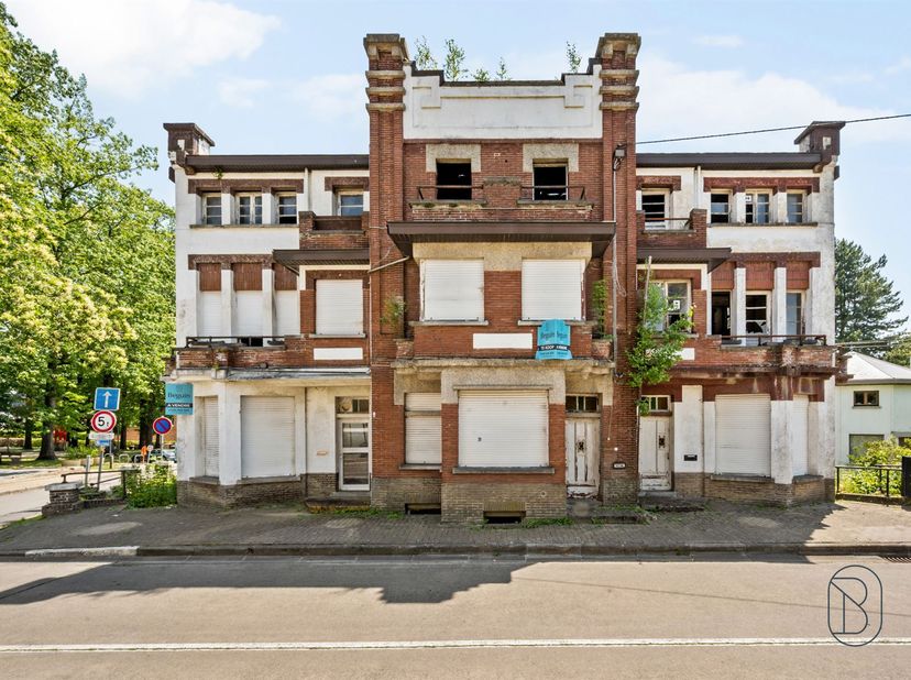 À vendre : propriété unique offrant 600 m² de surface habitable à Mont-de-l’Enclus, bénéficiant d’une vue magnifique et située dans un emplacement de