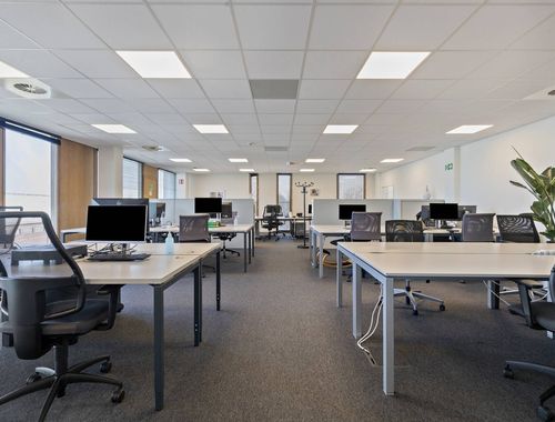                                         Bureaux à louer à Zwevegem, € 5.458
