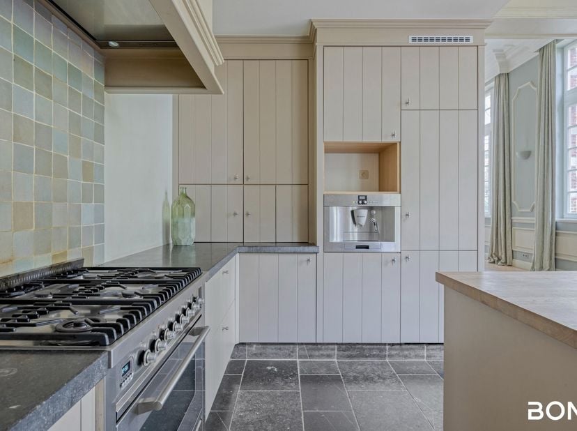 Exclusief en subliem gerenoveerd duplexappartement in het prestigieuze Groot Park te Lovenjoel<br />
Graag stellen we u dit uitzonderlijke kasteelappa