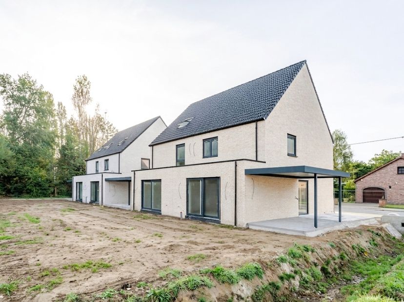 Huis te koop in Emiel Vanderveldestraat 134,
                    2830 Willebroek