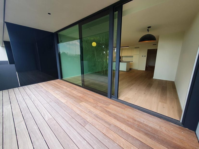 Tof recent appartement gelegen in de prestigieuze Residentie Senzafine. Gelegen op de 1ste verdieping en bestaande uit hal, apart toilet, ruime living