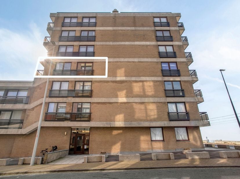 Op de rand van Oostende, wijk Raversijde, bevindt zich dit uitstekend onderhouden appartement met 1 slaapkamer. Met ruim zijdelings zeezicht en panora
