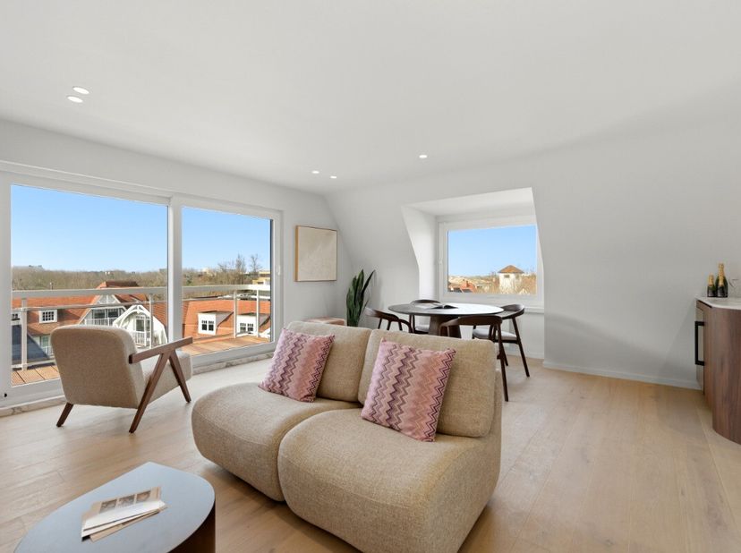 Te koop: prachtig gerenoveerd appartement (2026) met zicht op zee en duinen Ontdek dit schitterende luxe duplexappartement, een werkelijk unieke en ze