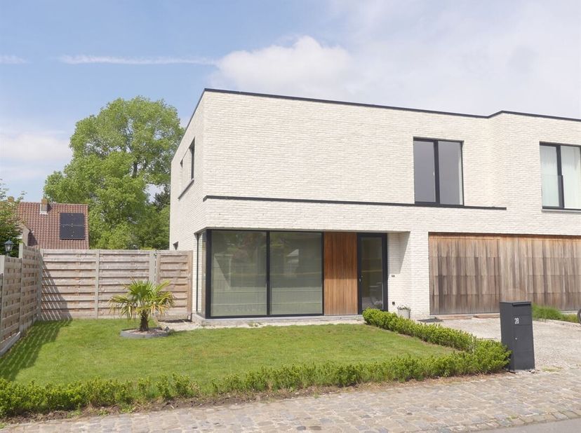 Maison à louer
                    à 8600 Esen