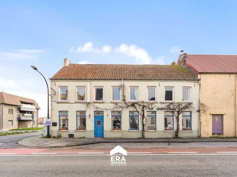 [[ DIT PAND NEEMT DEEL AAN DE ERA OPEN HUIZEN DAG OP 13/6 VAN 9:30 TOT 10:30 ]] In het centrum van Waardamme (Deelgemeente van Oostkamp) ligt dit hist