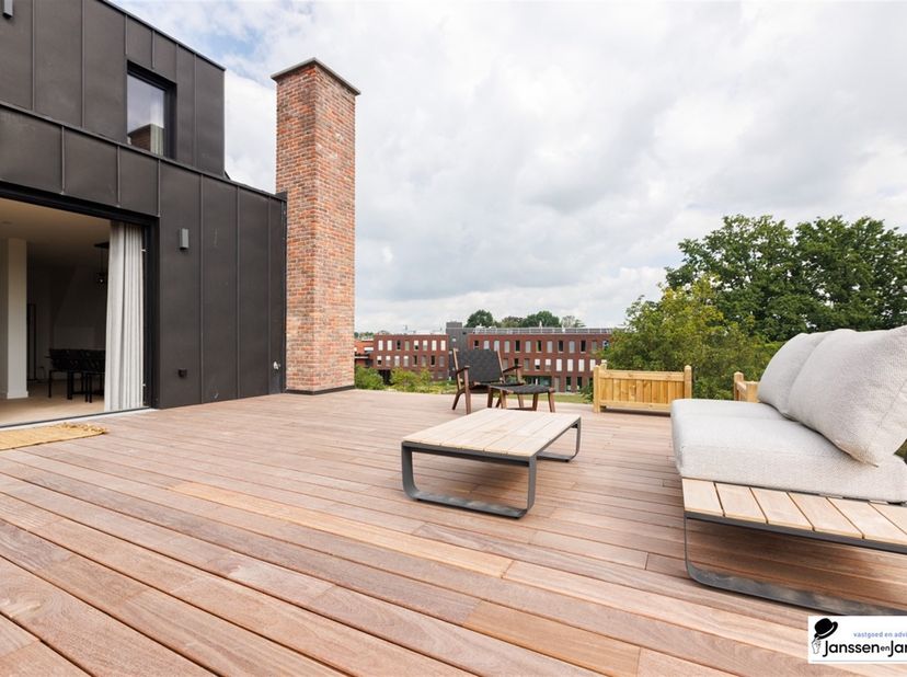 Exclusief duplex-appartement in Kasteelvilla Hortensia<br />
<br />
Dit luxueuze appartement van 147 m² met 15 m² terras bevindt zich op de 2de en 3de