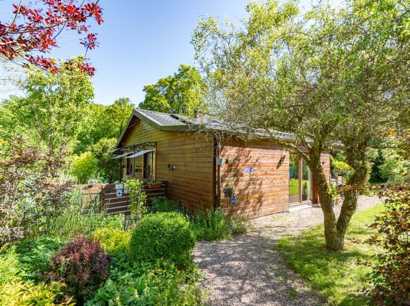 Lagence ERA B-LUX a le plaisir de vous présenter ce superbe chalet situé dans un environnement calme et naturel, au cur de la commune dAywaille.Facile