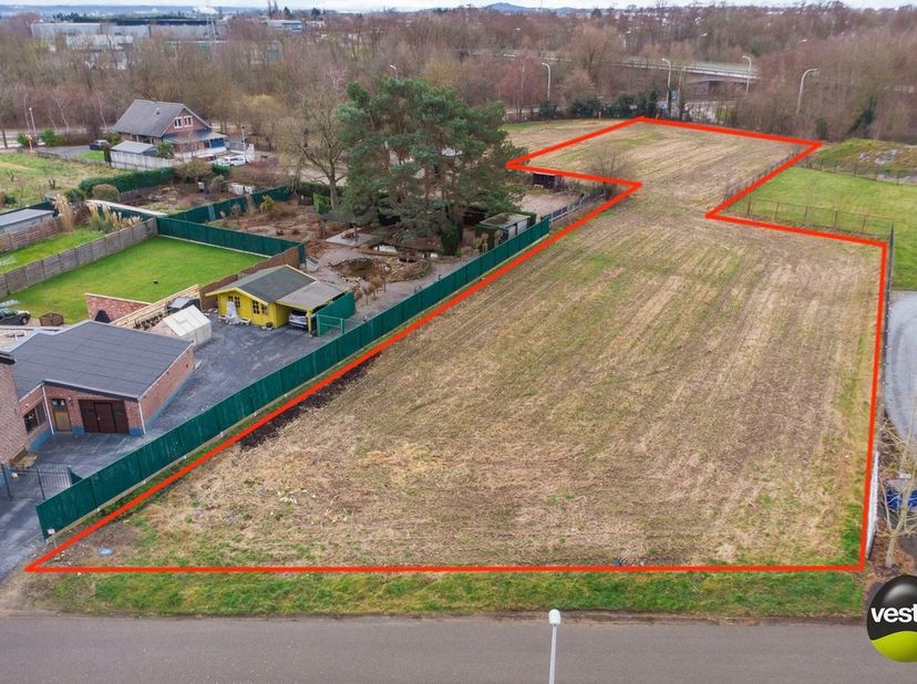 Projectgrond te koop – interessante ontwikkelingsmogelijkheden in Lanaken<br />
<br />
Deze projectgrond biedt aantrekkelijke ontwikkelingsmogelijkhed