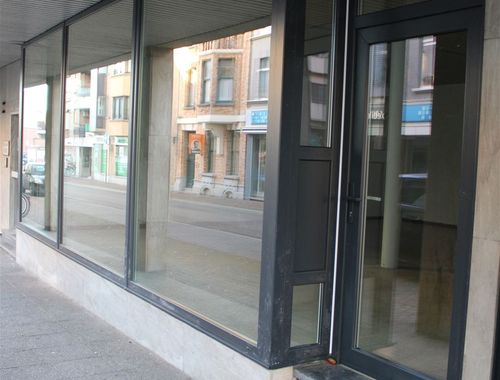                                         Handelsgelijkvloers te koop in Menen, € 67.000
