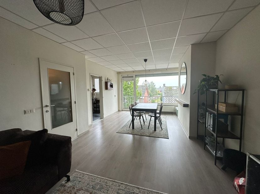 Mooi gerenoveerd 2 slaapkamer appartement te Achel op een steenworp van de Nederlandse grens!<br />
<br />
Dit volledig gerenoveerde appartement vinde