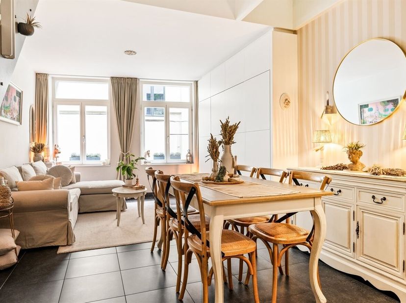 Instapklaar duplexappartement (74 m²) in hartje Antwerpen<br />
Ligging: Gelegen in het historische hart van Antwerpen biedt het Scheldeken een unieke