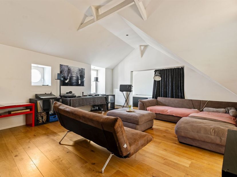 Appartement met 2 slaapkamers en terras<br />
Dit appartement met 2 slaapkamers is gelegen op de tweede verdieping en biedt tal van mogelijkheden voor