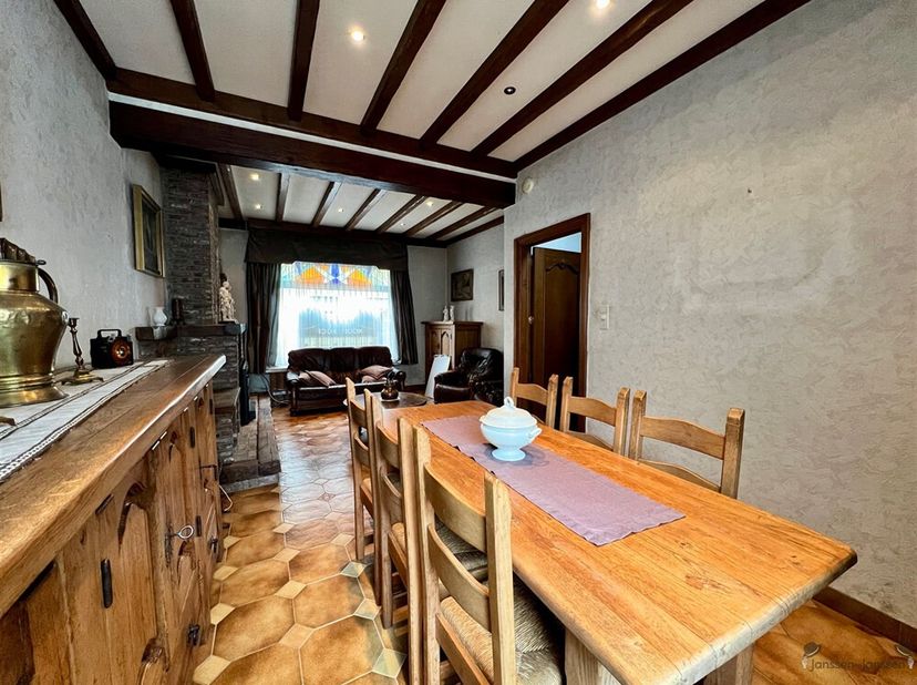 Charmante woning met legio mogelijkheden<br />
Deze authentieke woning in Waasmunster biedt een interessante investeringsmogelijkheid voor diegenen di