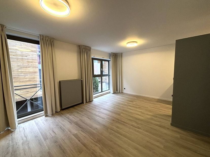 Ben jij op zoek naar een gezellige en instapklare uitvalsbasis op een toplocatie? Dit compacte appartement in de Meldertstraat biedt je alle comfort v