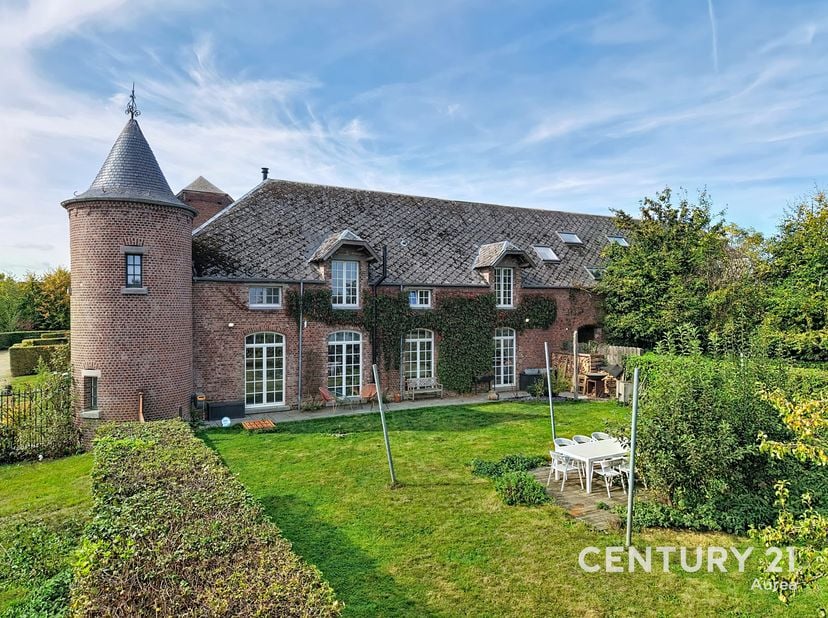 Maison à vendre à ,
                    5032 Corroy-le-Château