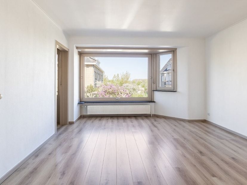 Ruim appartement met 2 slaapkamers te huur in De Panne (jaarbasis) Ruim en verzorgd appartement beschikbaar voor jaarverhuur. Het appartement bestaat