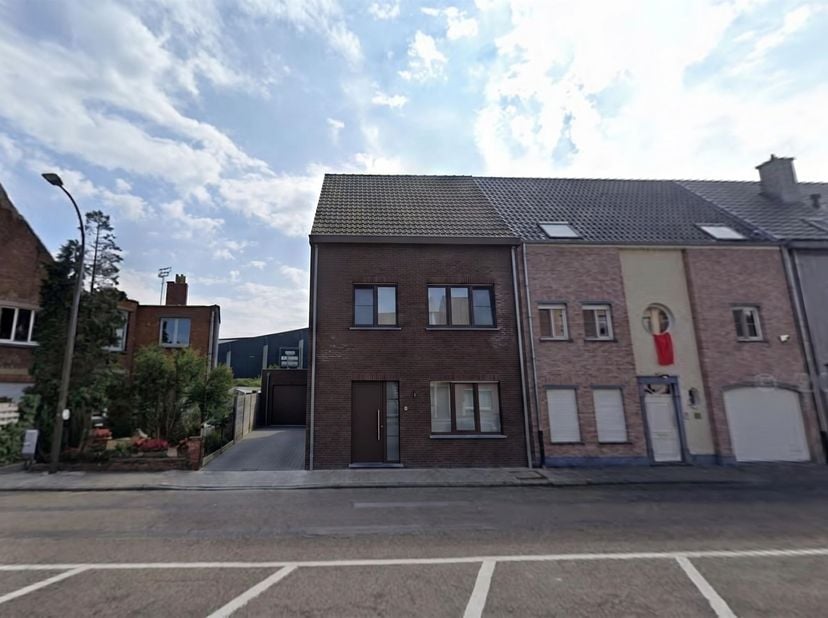 Op zoek naar een bouwgrond voor uw toekomstige woning in Mechelen? Dit perceel van 255 m² biedt een uitstekende opportuniteit dankzij zijn gunstige li