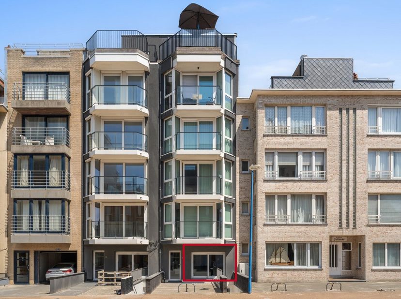 Gelijkvloers 2-slaapkamerappartement te koop in Koksijde-Bad Bent u op zoek naar een instapklaar appartement op een toplocatie aan zee? Dan is dit rec